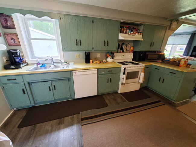 Building Photo - Charming 2-Bedroom Duplex for Rent in Whit...