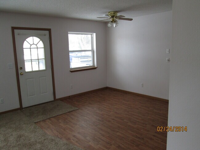 Building Photo - 107 Grove Ave N