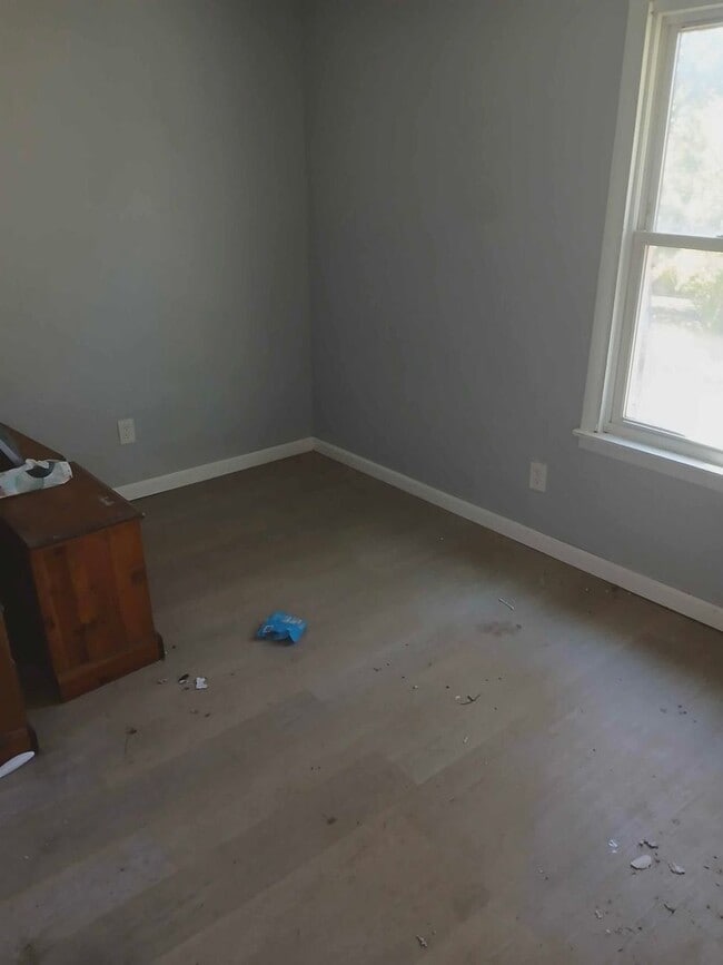 Building Photo - 857 Twin Oak Dr