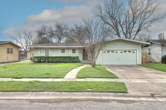 Building Photo - 913 Delaine Dr