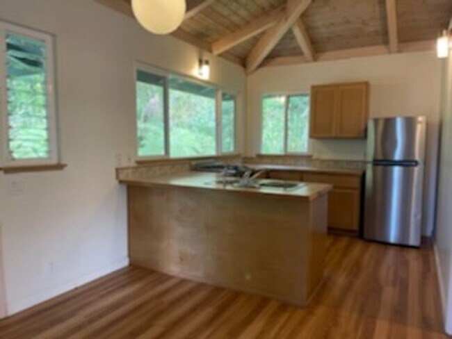 Foto del edificio - 2 Bedroom 1 Bath plus an office on a 8 acre farm