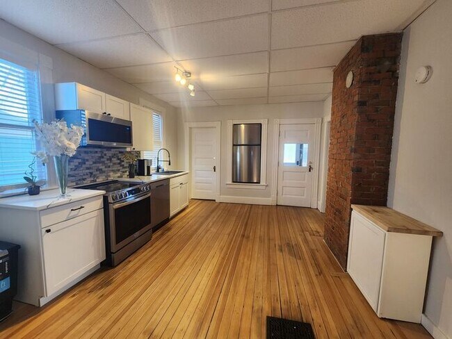 Foto del edificio - XL 1 bed 1 bath apartment downtown