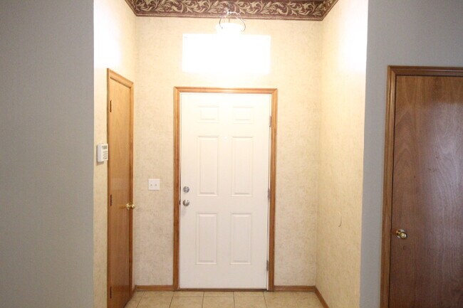Foto del edificio - 620 Eastview Dr