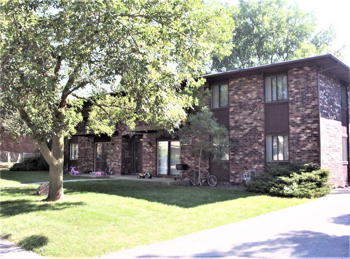 Primary Photo - 2339 Chalet Gardens Rd