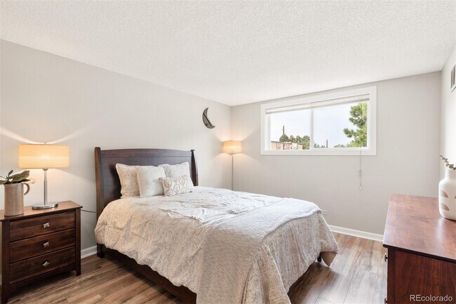 Building Photo - 2375 S Linden Ct