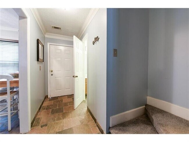 Foto del edificio - 1004 Kennesborough Rd NW