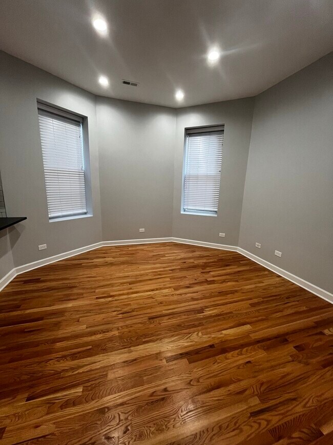 Foto del edificio - 2011 N California Ave