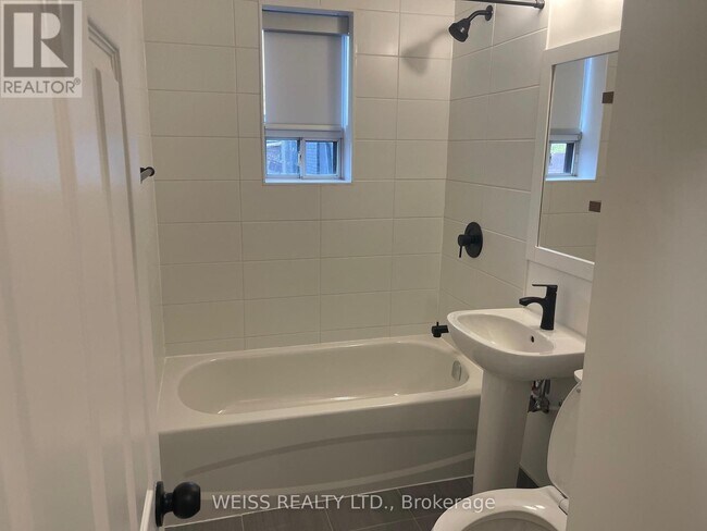 Photo du bâtiment - 517-517 Eglinton Ave W