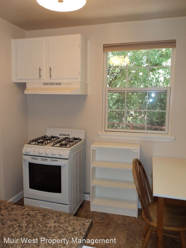 Building Photo - Studio, 1 bath House - 684 B Street #A