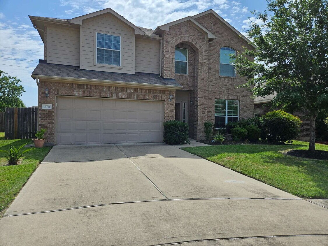 Foto principal - Spacious 4-Bed Home in Friendly Katy Cul-d...