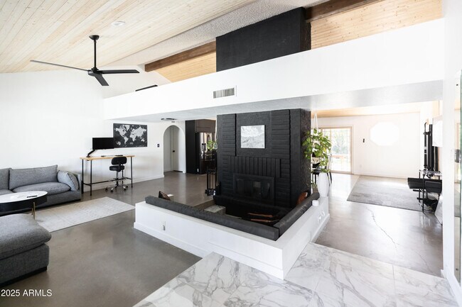 Foto del edificio - 4317 E Ludlow Dr