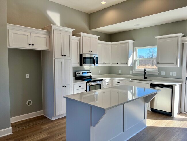 Kitchen - 221 S Dalton Dr