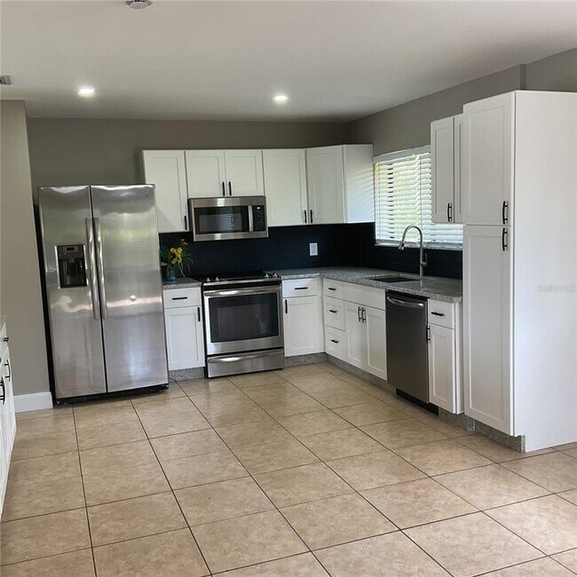 Foto del edificio - 6377 Myrtlewood Rd