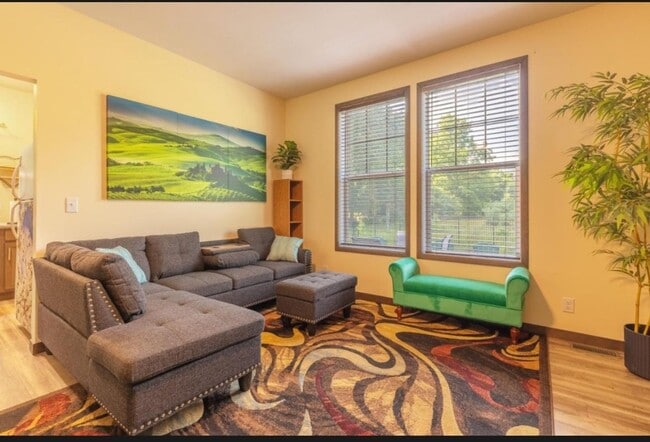 Building Photo - 497 W Center St