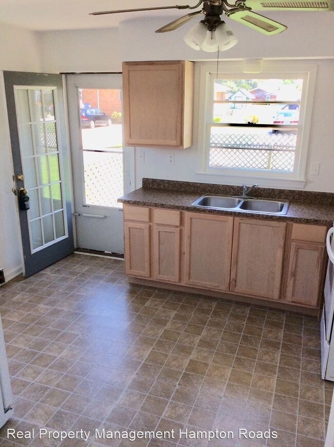 Building Photo - 2 br, 1 bath House - 8037 Redmon Road Unit A