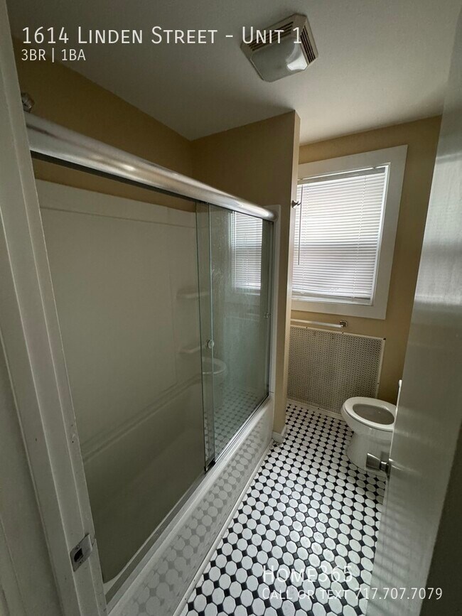 Building Photo - Well Maintained 3 Bed 1 Bath 1st Floor Apa...