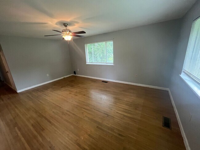 Foto del edificio - Nuce 3 br. Home for rent near LR Air Force base