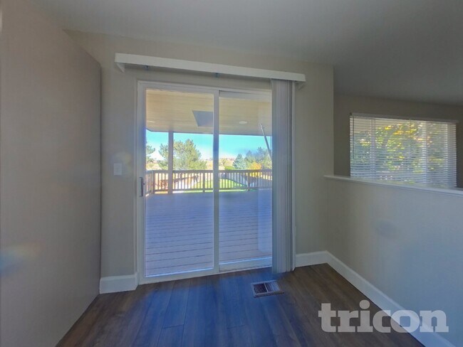 Building Photo - 6765 Lionshead Pkwy