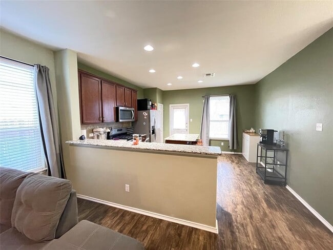 Building Photo - 228 La Dera Dr