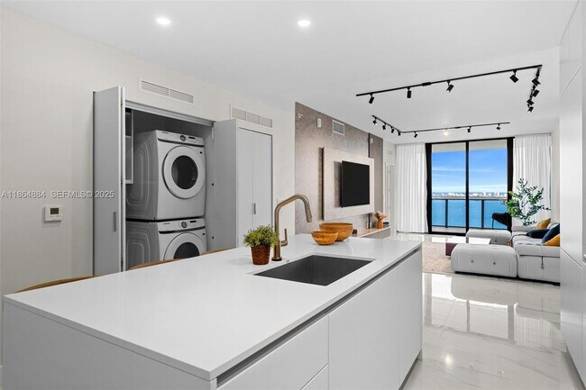 Foto del edificio - 700 NE 24th St