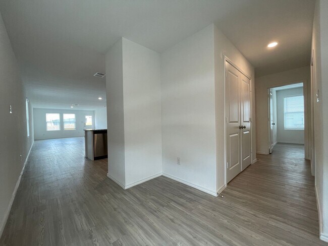 Foto del edificio - Single Family Home For Rent
