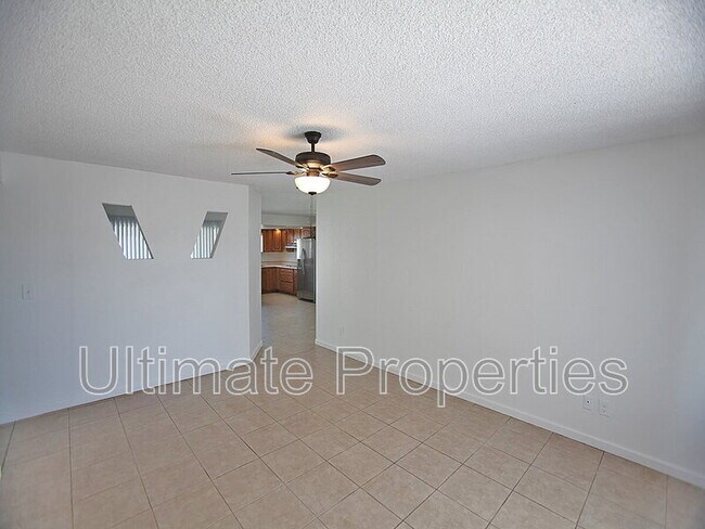 Building Photo - 4720 W Dahlia Dr