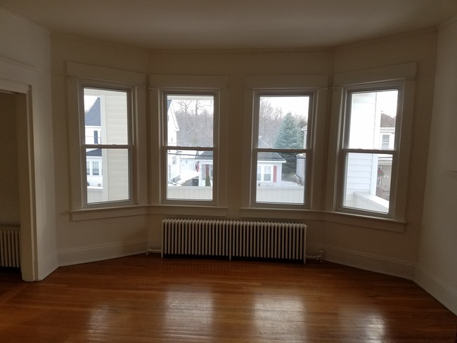 Living Room - 48 Meadowlawn Ave