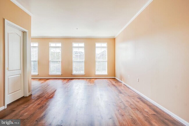 Building Photo - 5408 Hartfield Ave