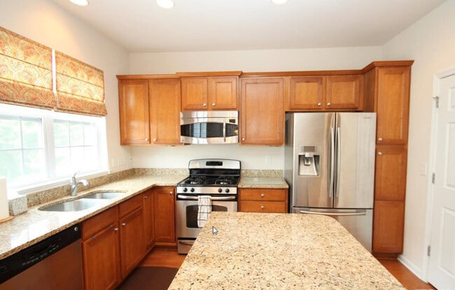 Building Photo - 8634 Macedonia Lake Dr