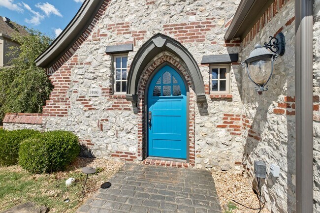 Foto del edificio - Stunning Pet-Friendly 3-Bedroom Home with ...