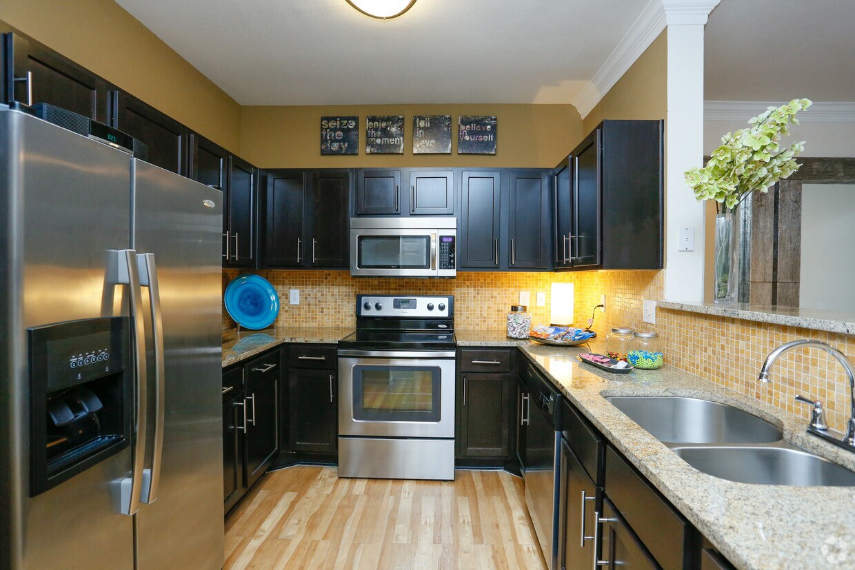 3323 Mccue Rd, Houston, TX 77056