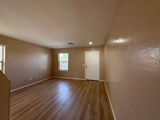 Foto del edificio - San Tan Valley 4Bd/2.5Ba, 2044 sqft, Skyli...