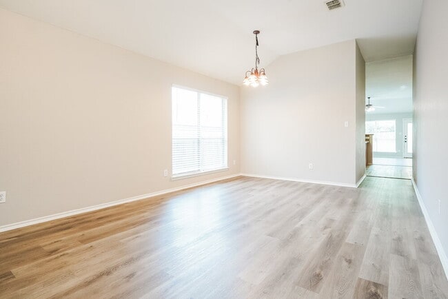 Building Photo - 1345 Meadowbrook Ln