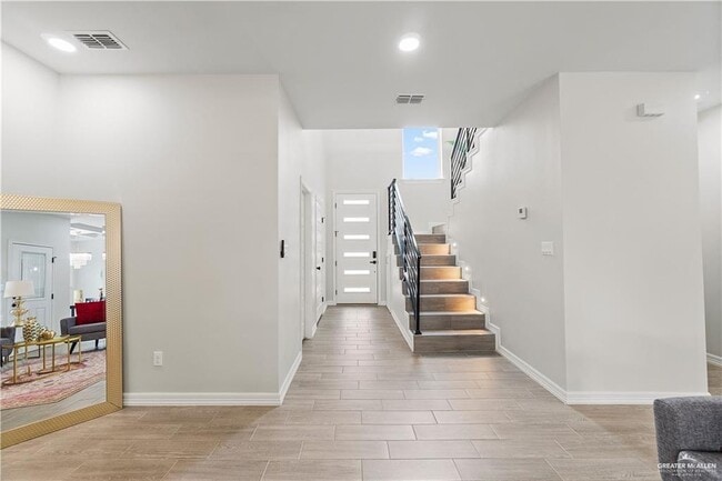 Building Photo - 27 N Crown Point