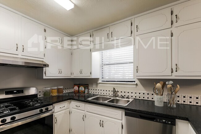 Foto del edificio - 9047 Raven Dr