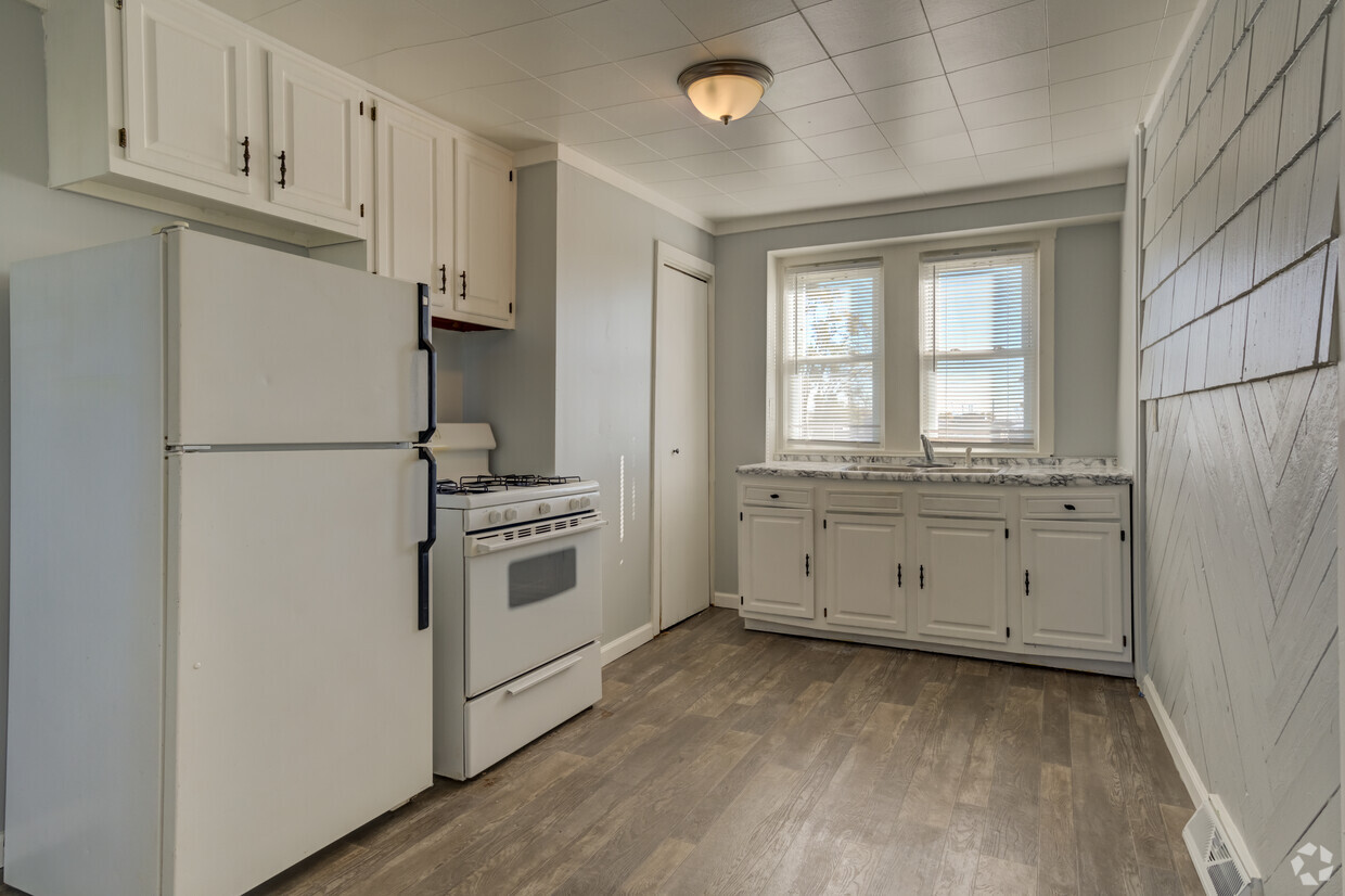 1BR, 1BA - 600SF - Kitchen - 292 Mill St