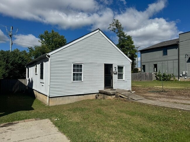 Photo - 1728 Knowles St House