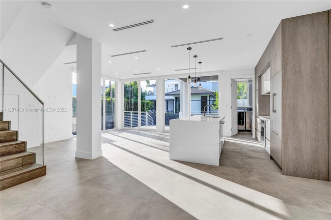 Foto del edificio - 452 Fernwood Rd