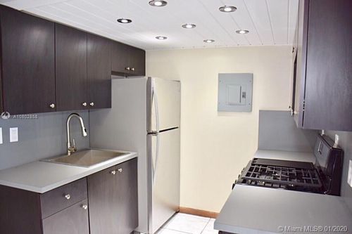 Foto del edificio - 701 S Royal Poinciana Blvd