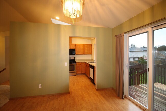 Foto del edificio - 3 Bed 2.5 Bath - Shannon Forest - Hillcrest - Pet Friendly - NAS Whidbey