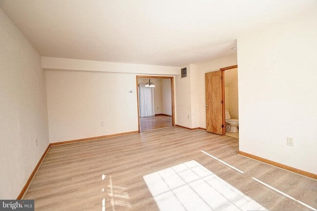 Building Photo - 427 Carrollton Dr