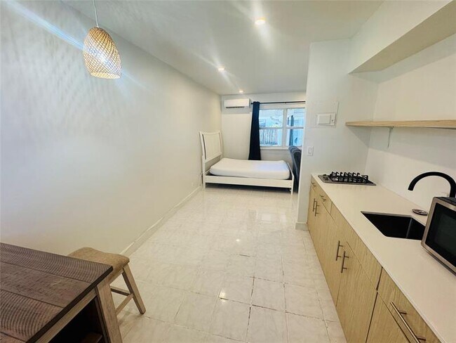 Building Photo - 1941 Washington St