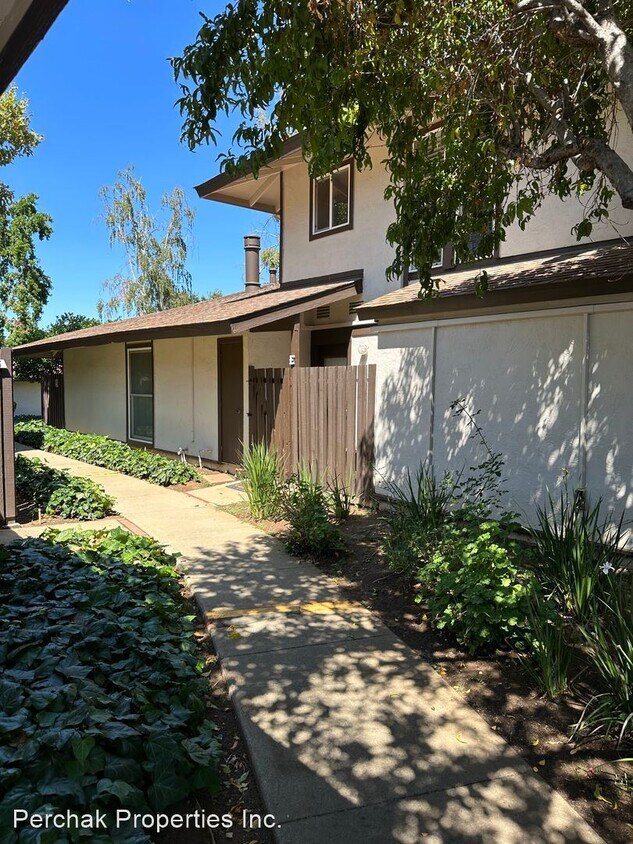 Primary Photo - 2 br, 1.5 bath House - 5497 Roundtree Dr #E