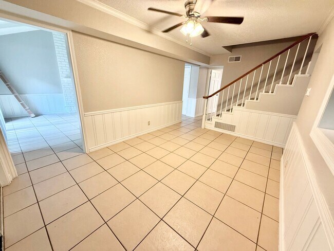 Foto del edificio - 3-bed/2-bath with 2-car Garage!