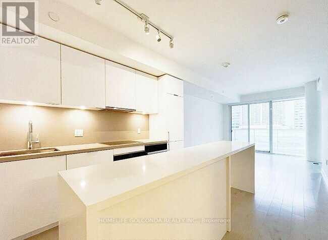 Photo du bâtiment - 15 Queens Quay E