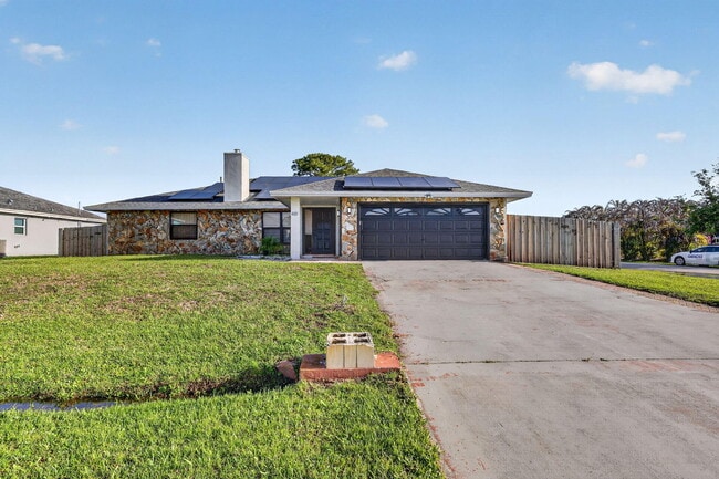 Building Photo - 481 SW Aster Rd