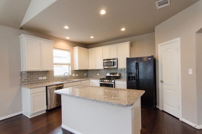 Building Photo - 736 Bonnet Ln