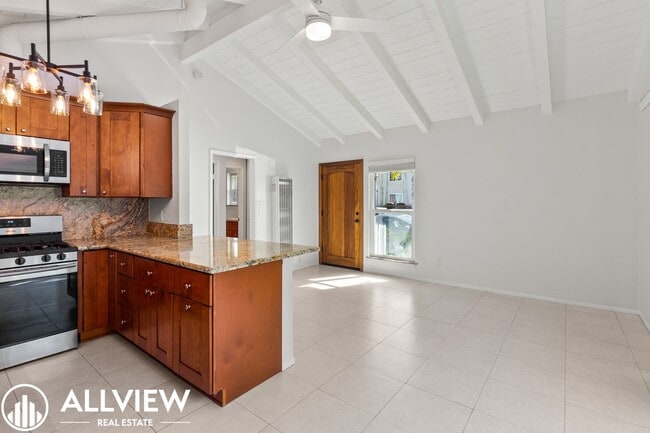 Building Photo - Large 1 Bed/1 Bath Available in Huntington...