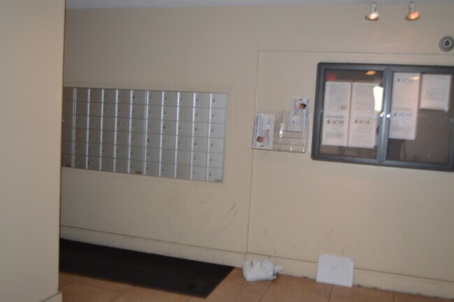 Building Photo - 1750 N Marywood Ave