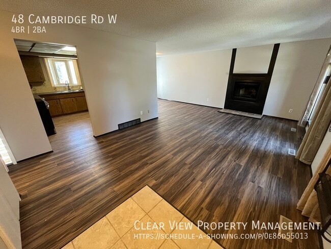 Building Photo - Charming and spacious fully detached, full...